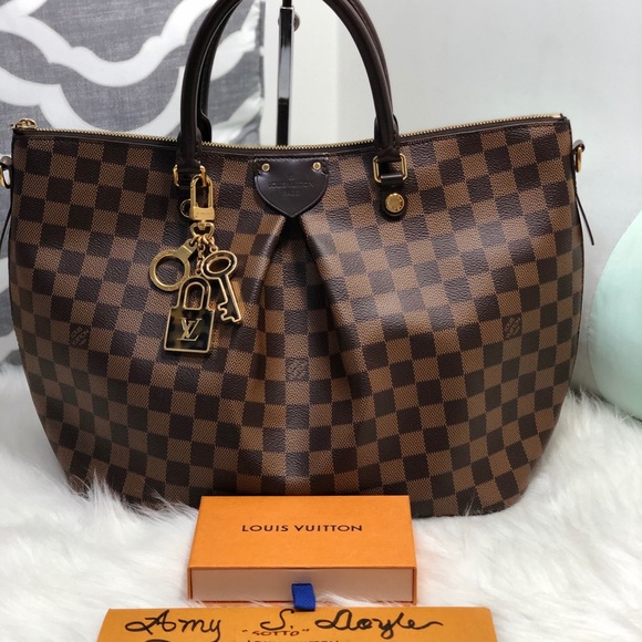 Charm/ Keychain Holder - Picture 2 of 11